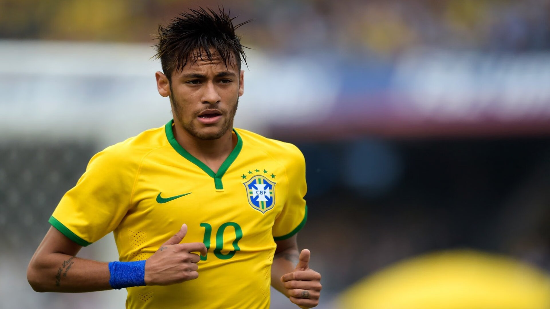 “青训明星：少年足球天才崭露头角”，少年成名的足球明星